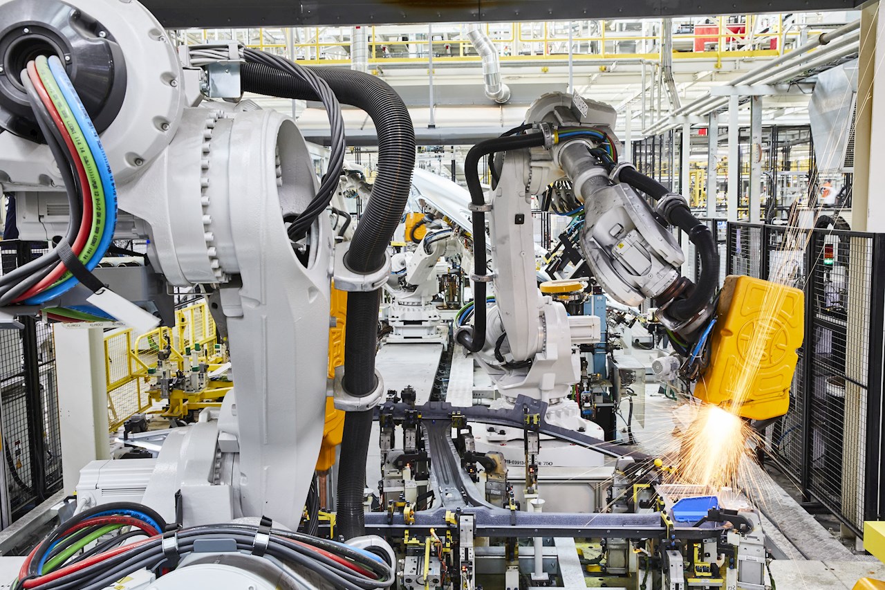 ABB da un empuje a la movilidad eléctrica desplegando 800 robots para fabricar nuevos vehículos eléctricos en Volkswagen