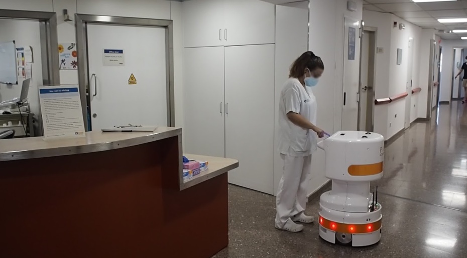Desarrollan dos robots móviles para su uso como asistentes en hospitales repartiendo bandejas de comida o materiales al personal sanitario