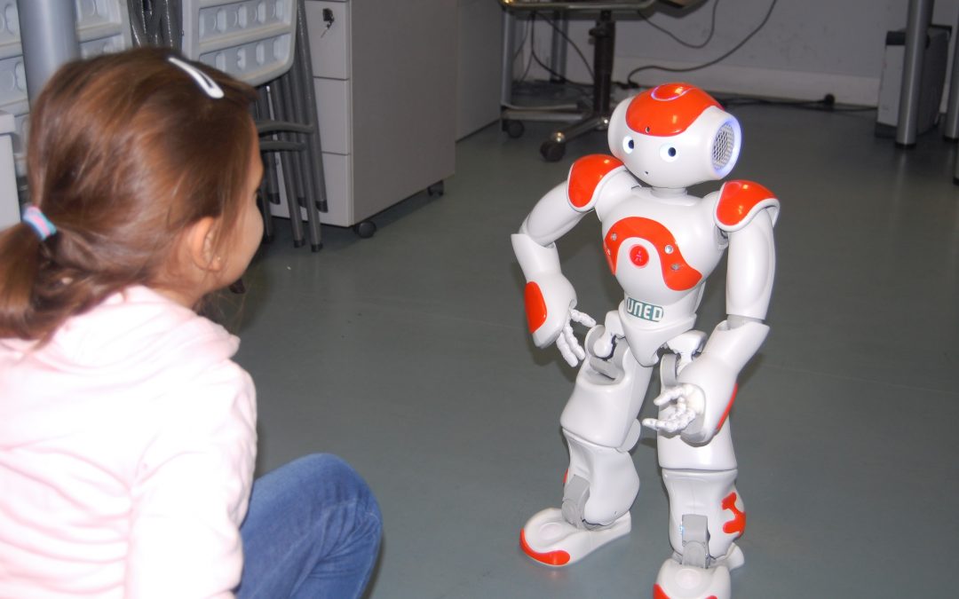 El Grupo Temático de Robótica Educativa de HispaRob y UNED presentan el webinar “Robótica Educativa en aulas TEA”
