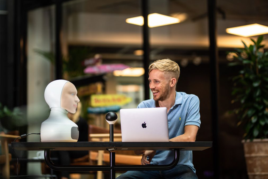 ¿Qué hace que un robot social sea bueno en la interacción con humanos?