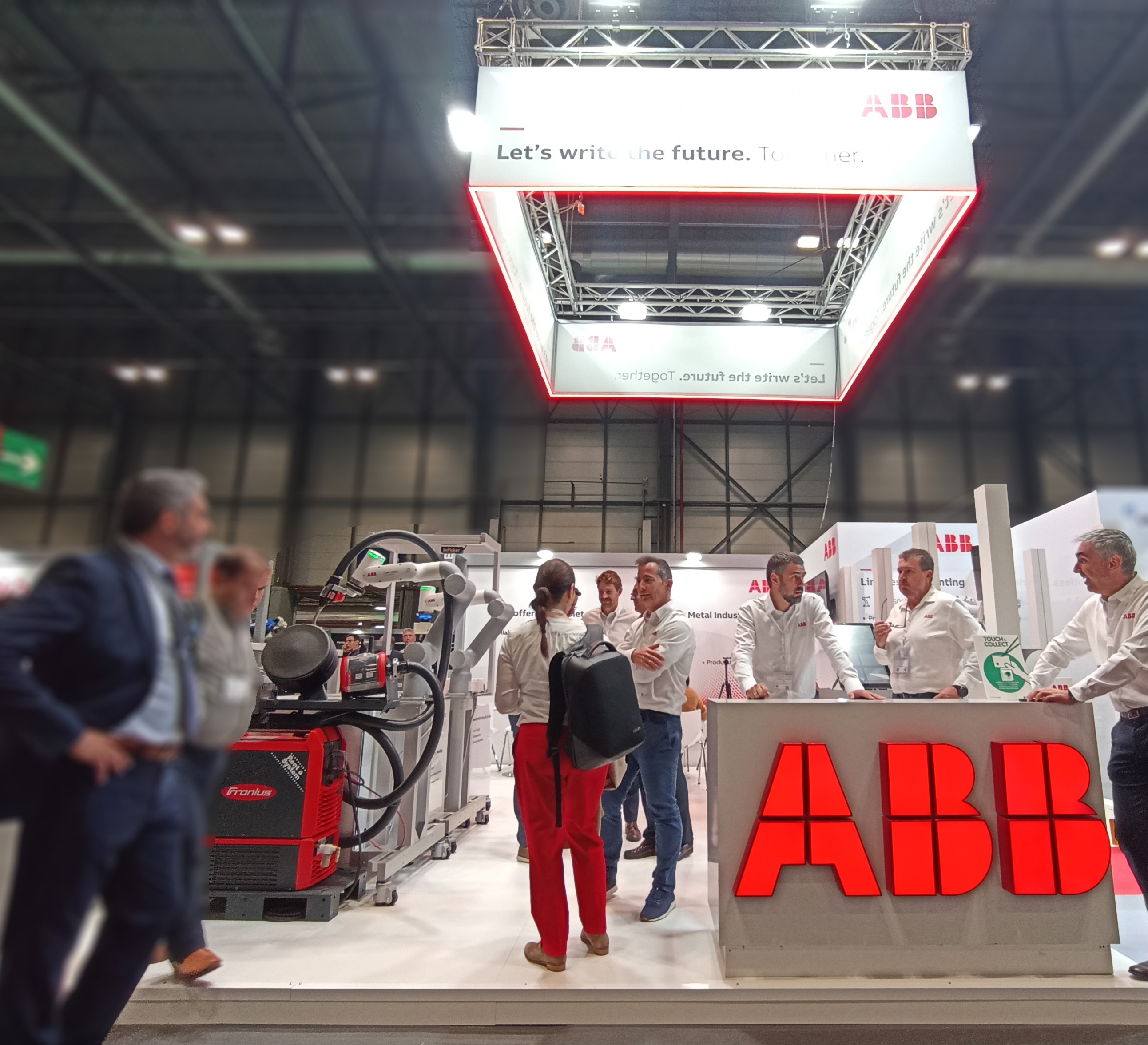 ABB presentó en MetalMadrid 2022 sus últimos avances en robótica colaborativa, industrial y digitalización para transformar la industria del metal