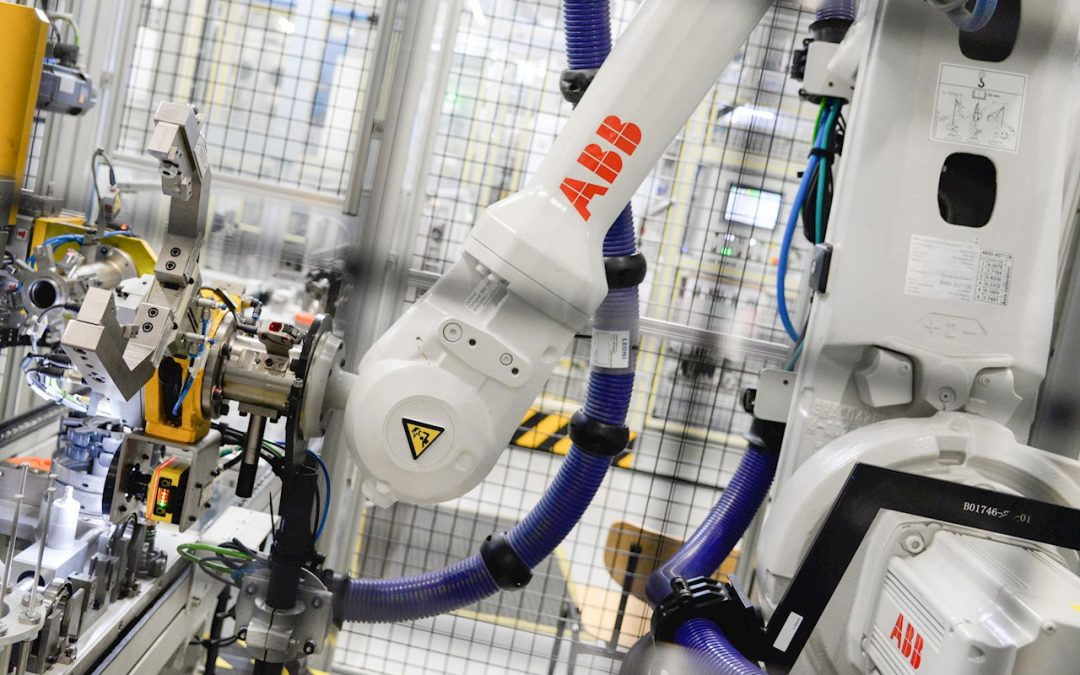 La robótica de ABB da soporte a la red de plantas de vehículos eléctricos del Grupo Renault