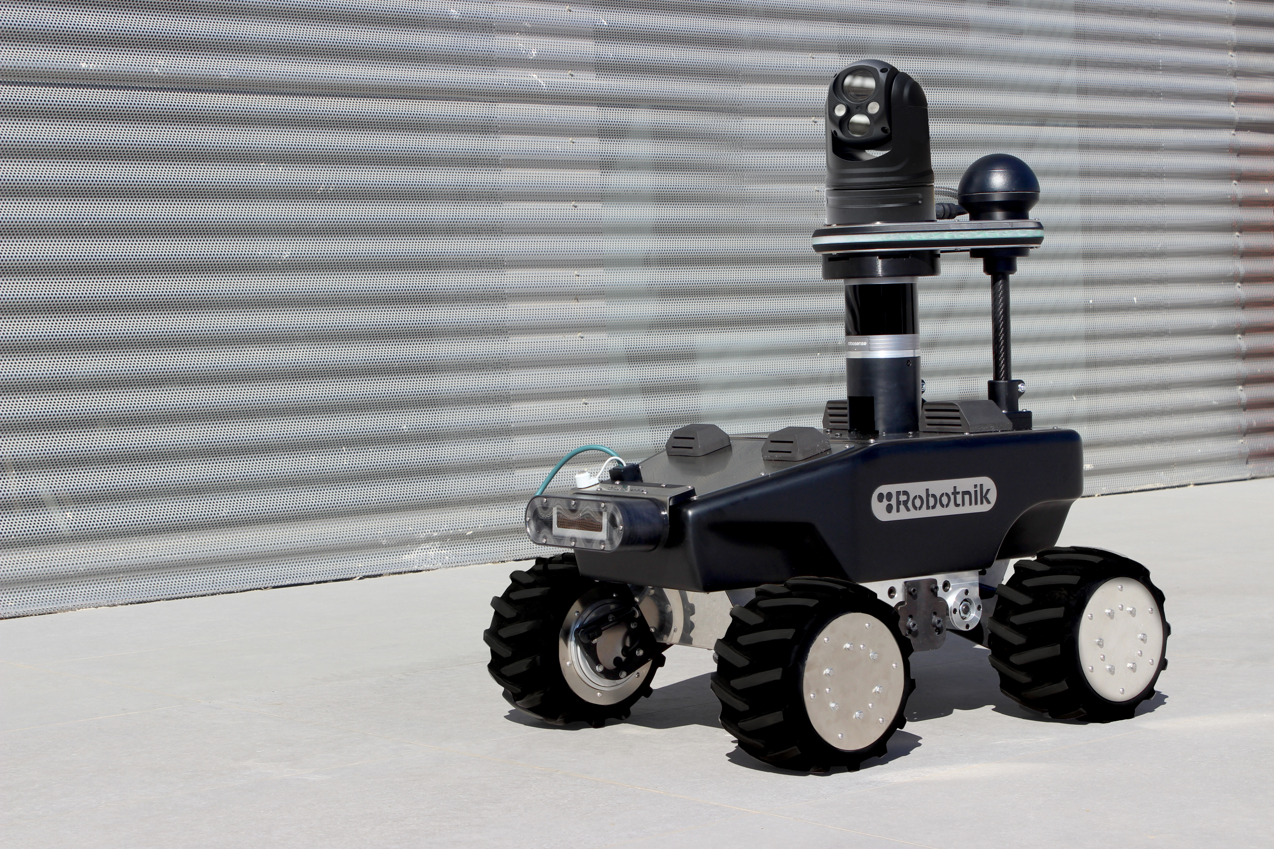 RB-WATCHER: Robotnik presenta su nuevo robot móvil para vigilancia
