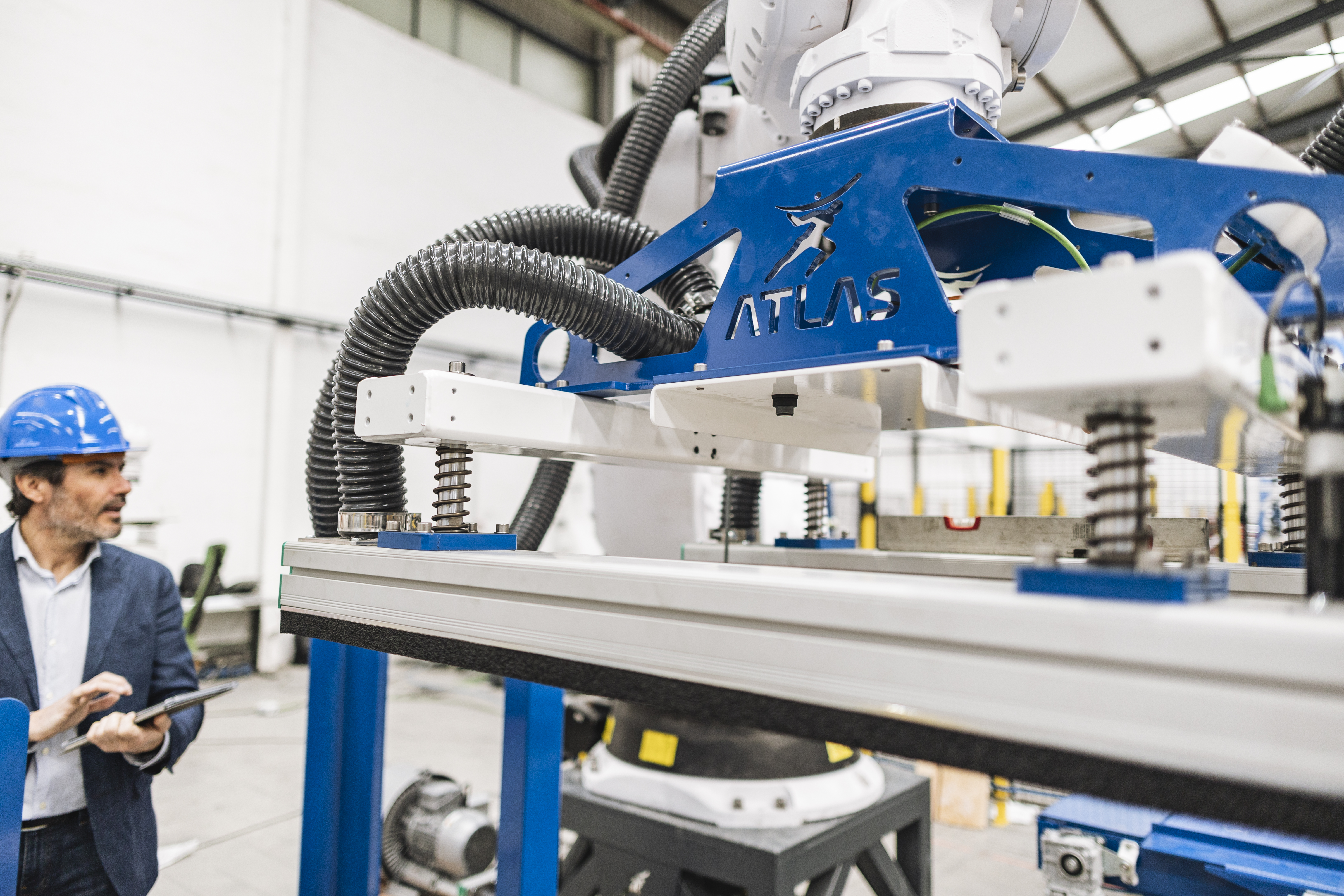 De España para el mundo entero, Atlas y su presencia en otros países