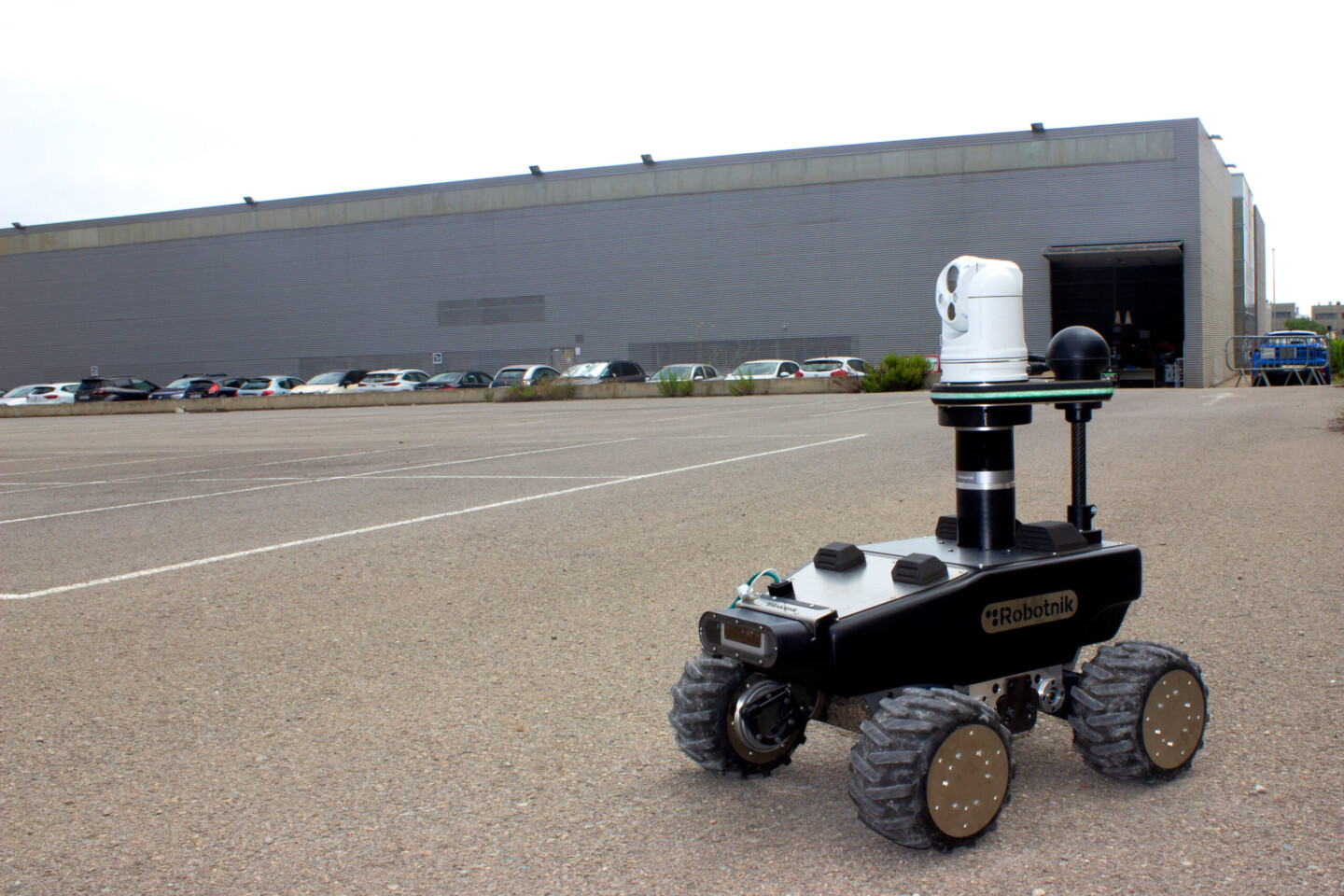 Vigilantes de seguridad robóticos: Reinventar la protección perimetral