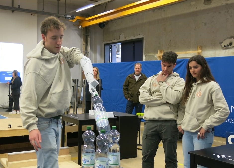 Elmeq apoya al equipo de la UPC en la competición de ingeniería biomédica Cybathlon