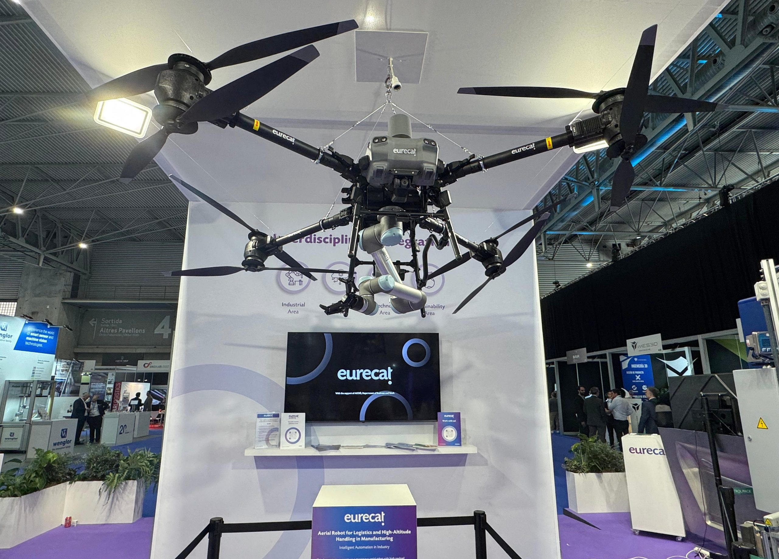 Eurecat presenta un robot aéreo autónomo con capacidad de mover cargas de hasta 35 kg