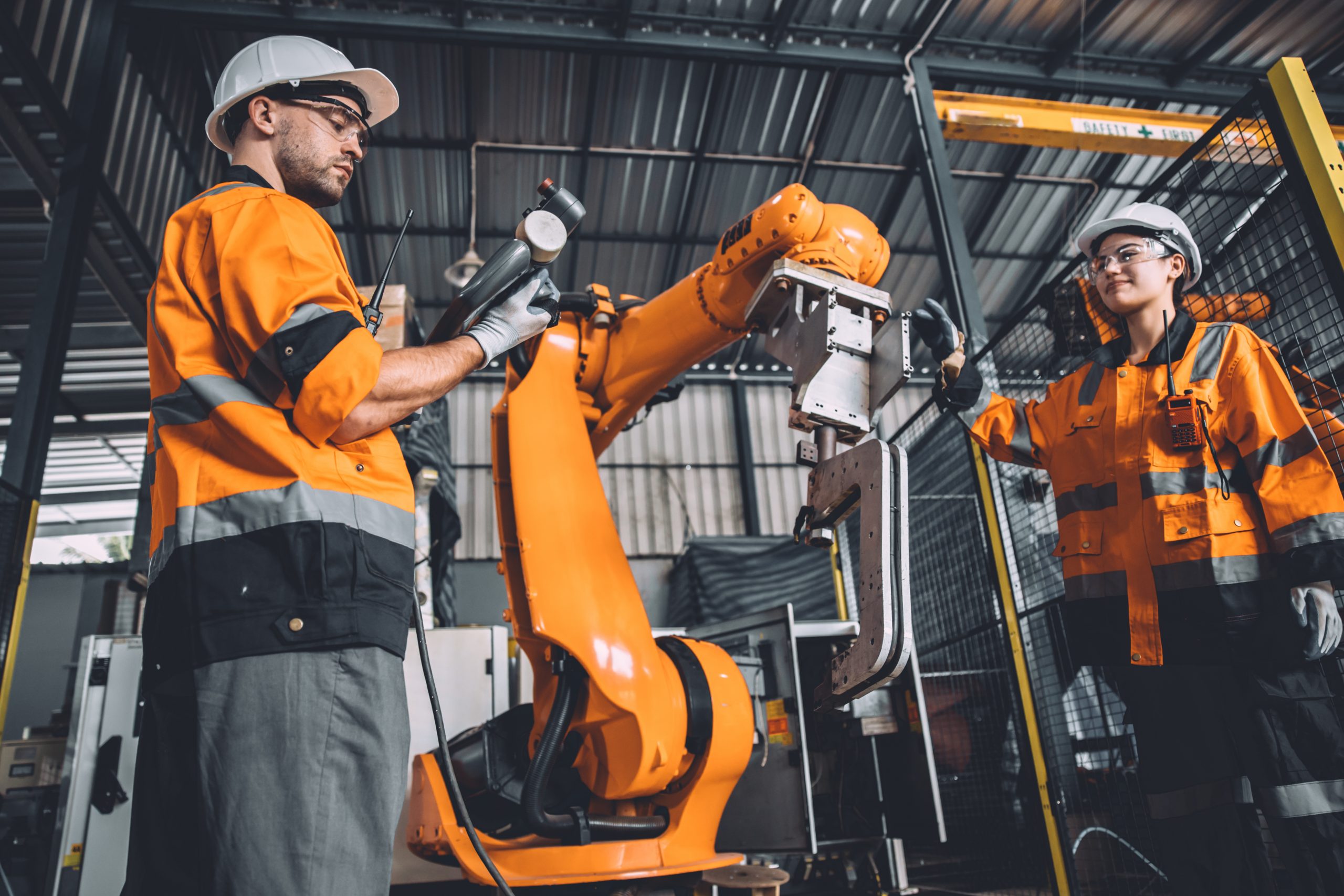 Automatización industrial: Así ayuda la robótica industrial a mejorar tus procesos y ahorrar costes