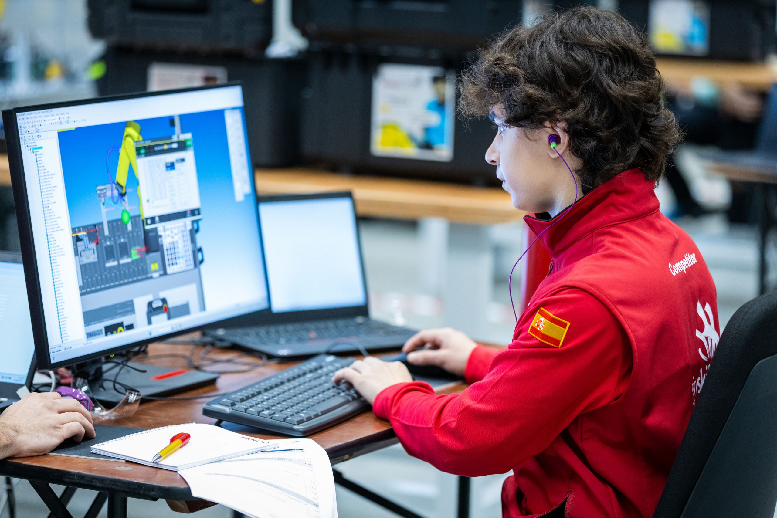 Los representantes de España alcanzan el 6º puesto y una Medalla de Excelencia en Robótica Industrial en EuroSkills 2025