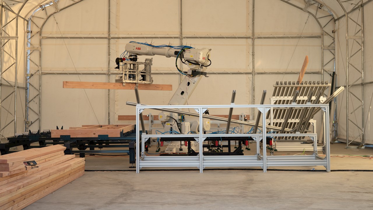 ABB y Cosmic utilizan robots con IA para reconstruir viviendas en la zona de Los Ángeles