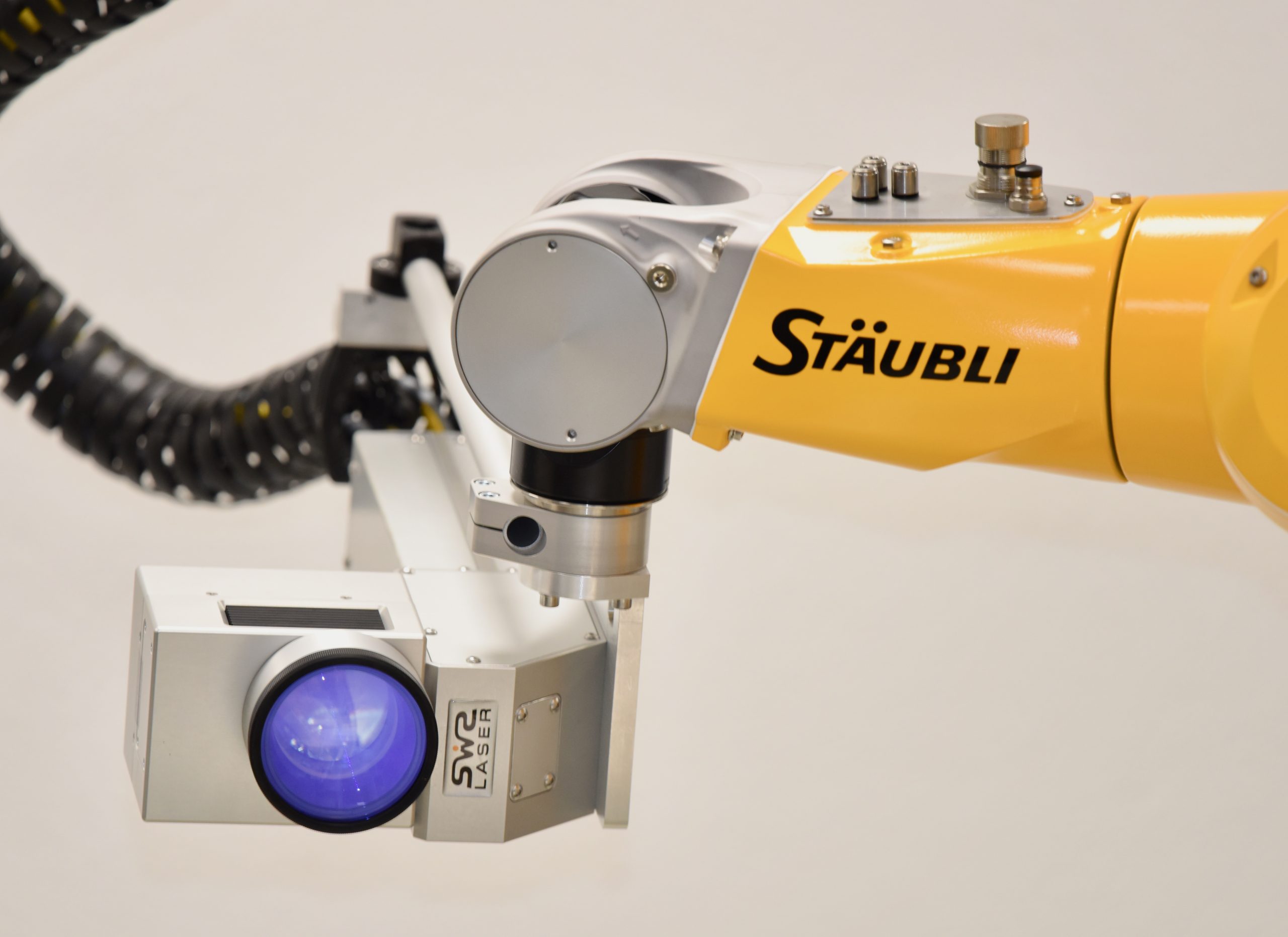 Una solución de proceso confiable con robots Stäubli y láser de fibra