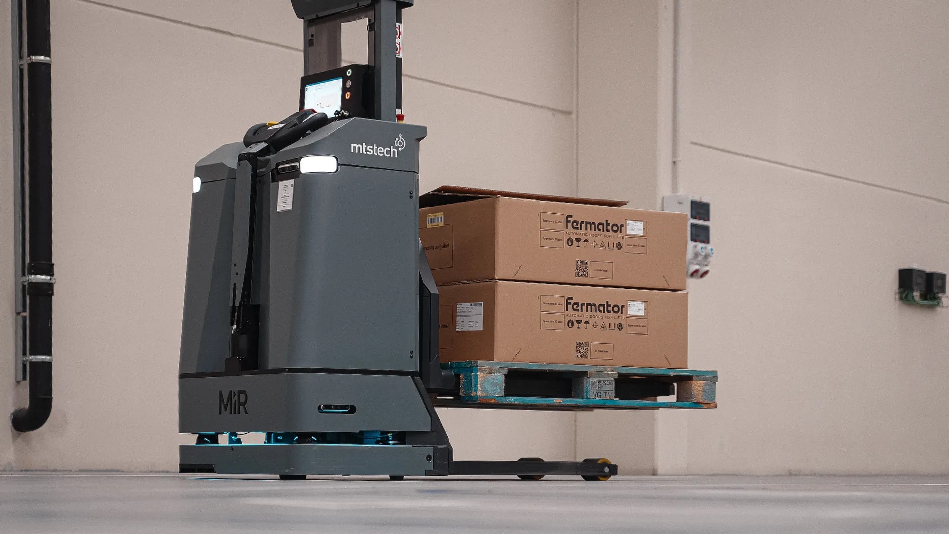 Fermator eleva su índice de seguridad 30 puntos en su planta de Falset con el robot móvil autónomo MiR1200 Pallet Jack