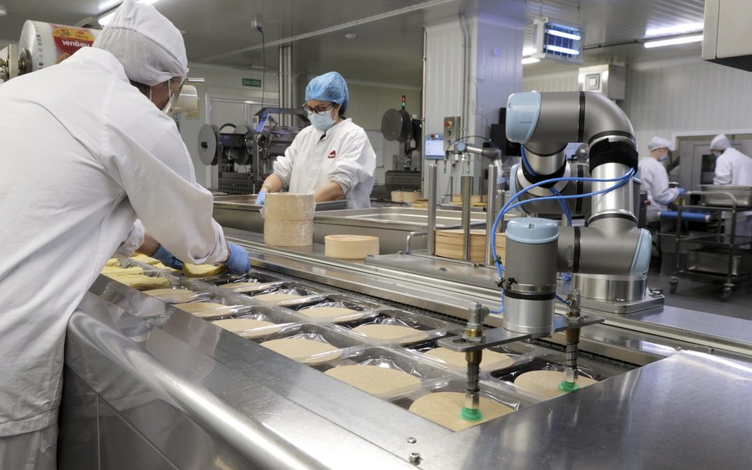 Nagual instala su segundo robot colaborativo para el envasado de tortillas de maíz