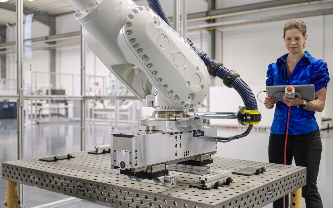 E-Device de ABB Robotics simplifica la interacción con los robots desde los propios dispositivos de los clientes