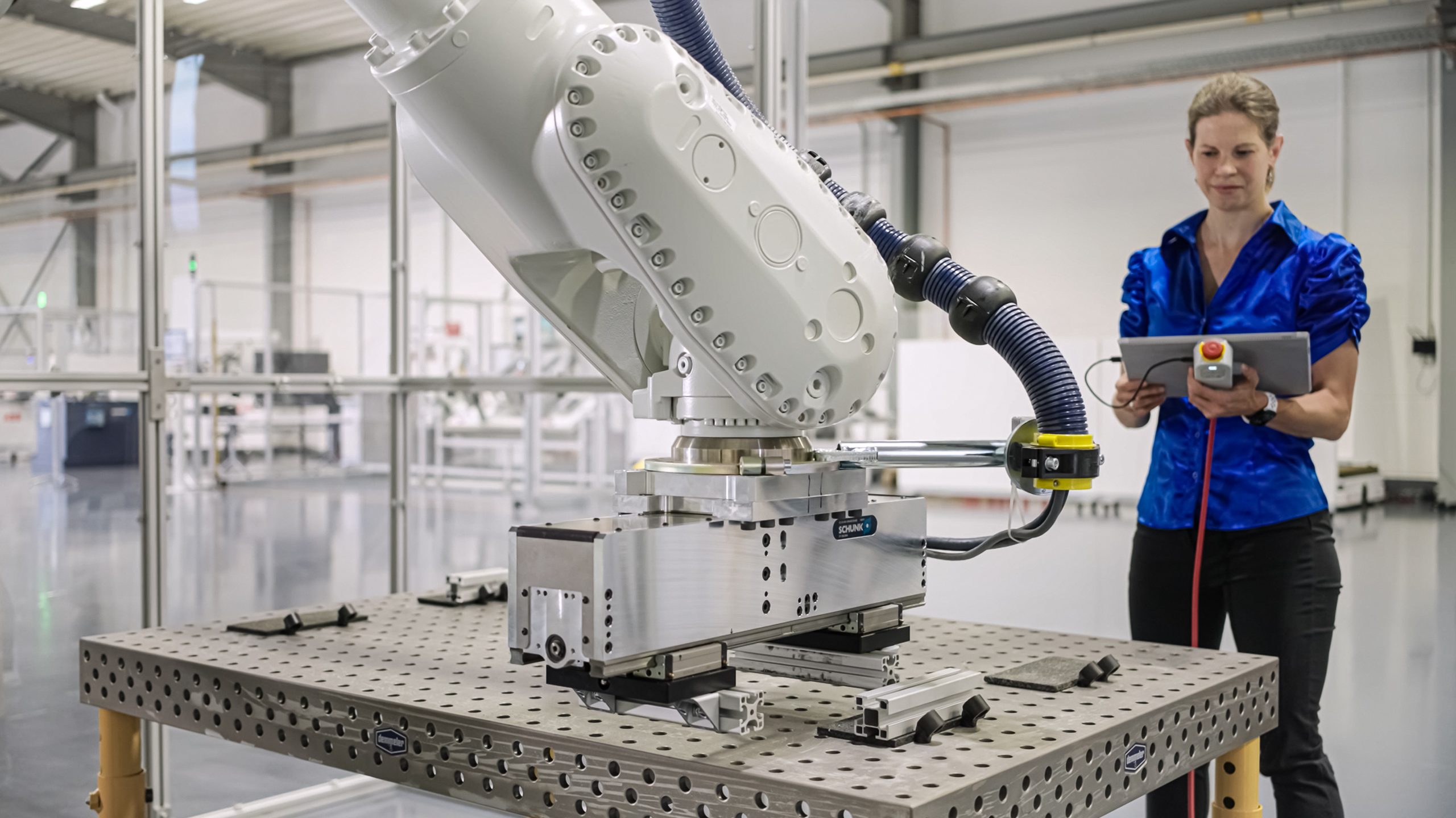 E-Device de ABB Robotics simplifica la interacción con los robots desde los propios dispositivos de los clientes